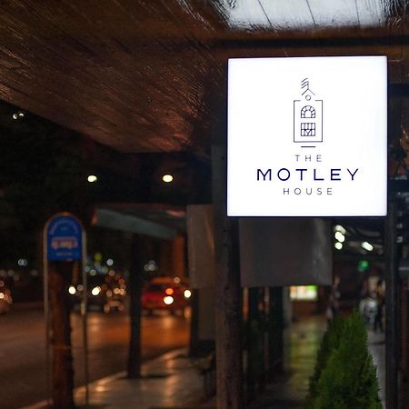 The Motley House Hostel Bangkok Ngoại thất bức ảnh
