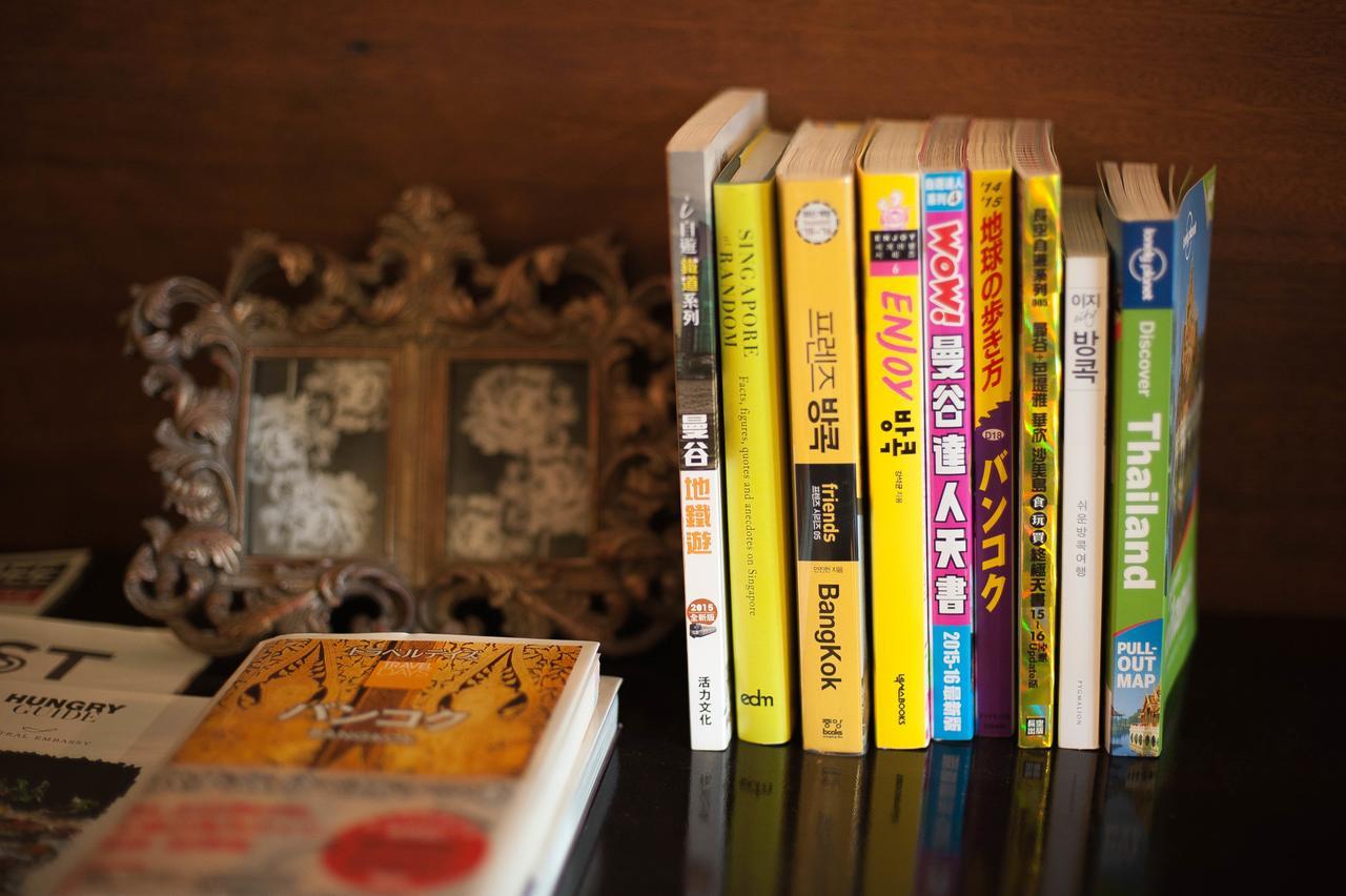 The Motley House Hostel Bangkok Ngoại thất bức ảnh