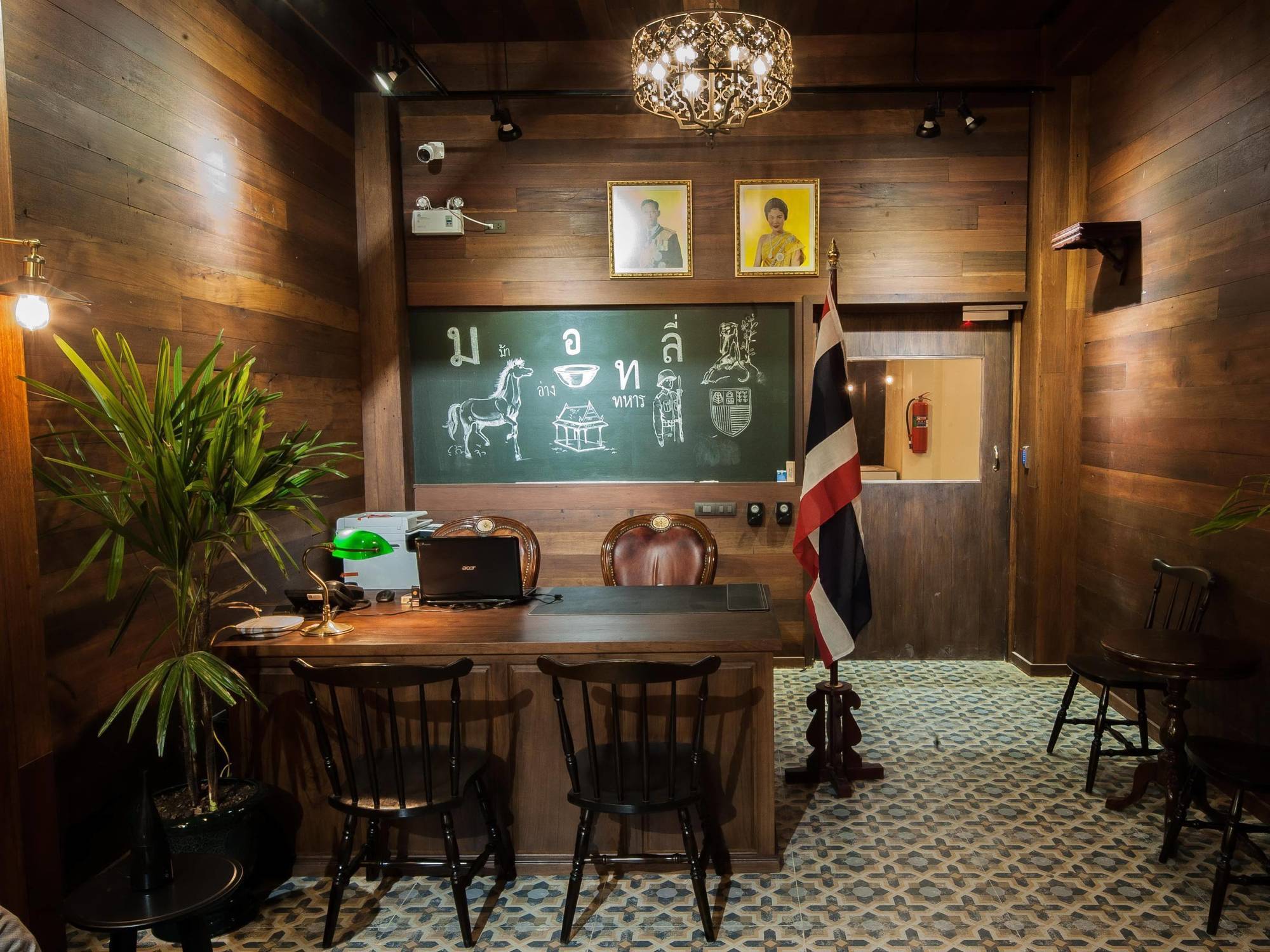 The Motley House Hostel Bangkok Ngoại thất bức ảnh